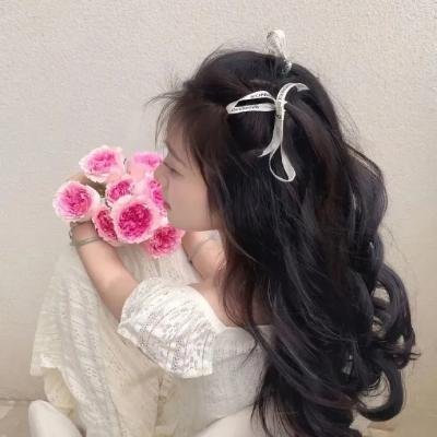 桃花含露又春风